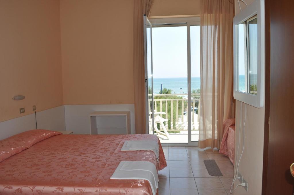 Hotel Perla Сенигалия Стая снимка