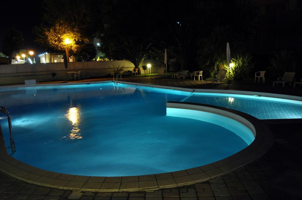 Hotel Perla Сенигалия Екстериор снимка