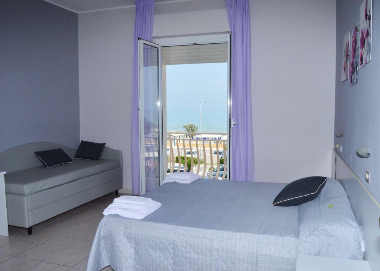 Hotel Perla Сенигалия Екстериор снимка