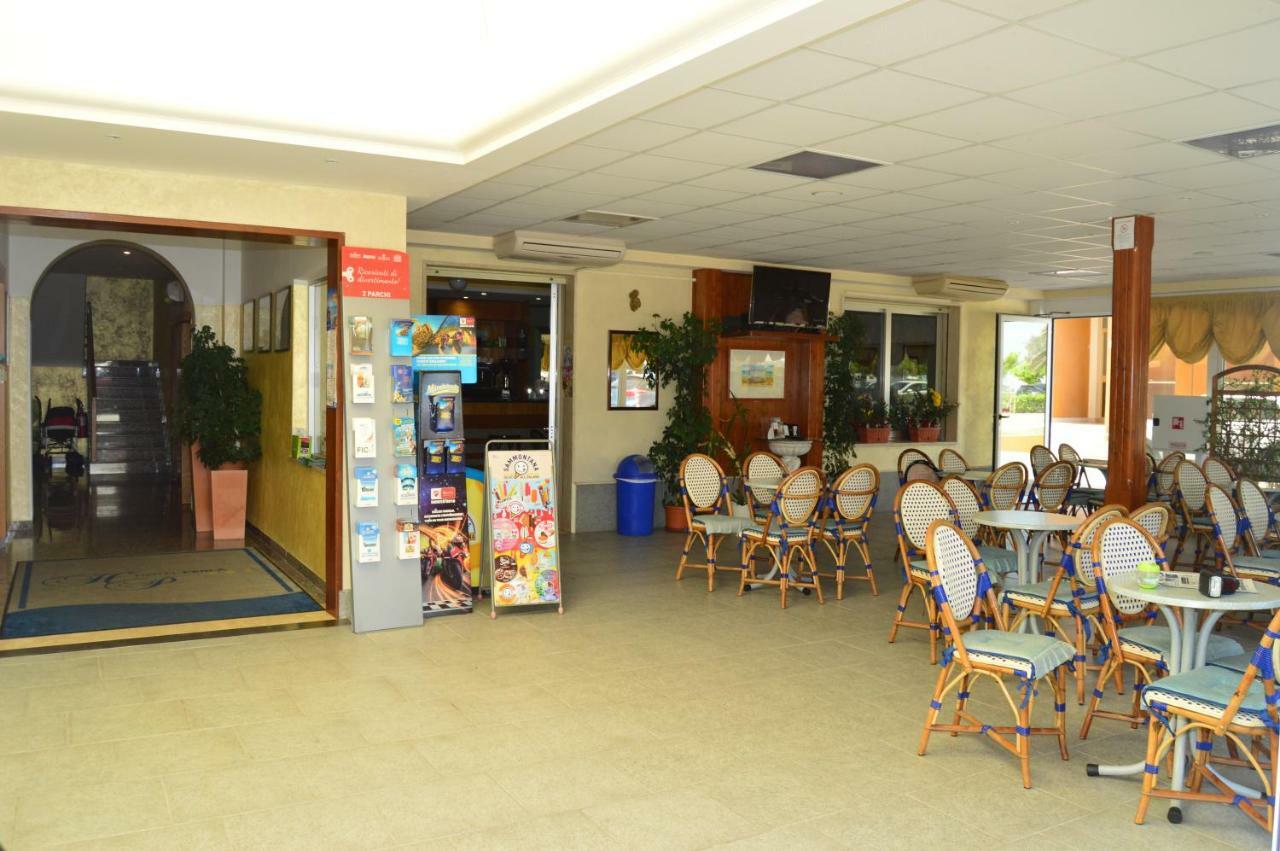 Hotel Perla Сенигалия Екстериор снимка