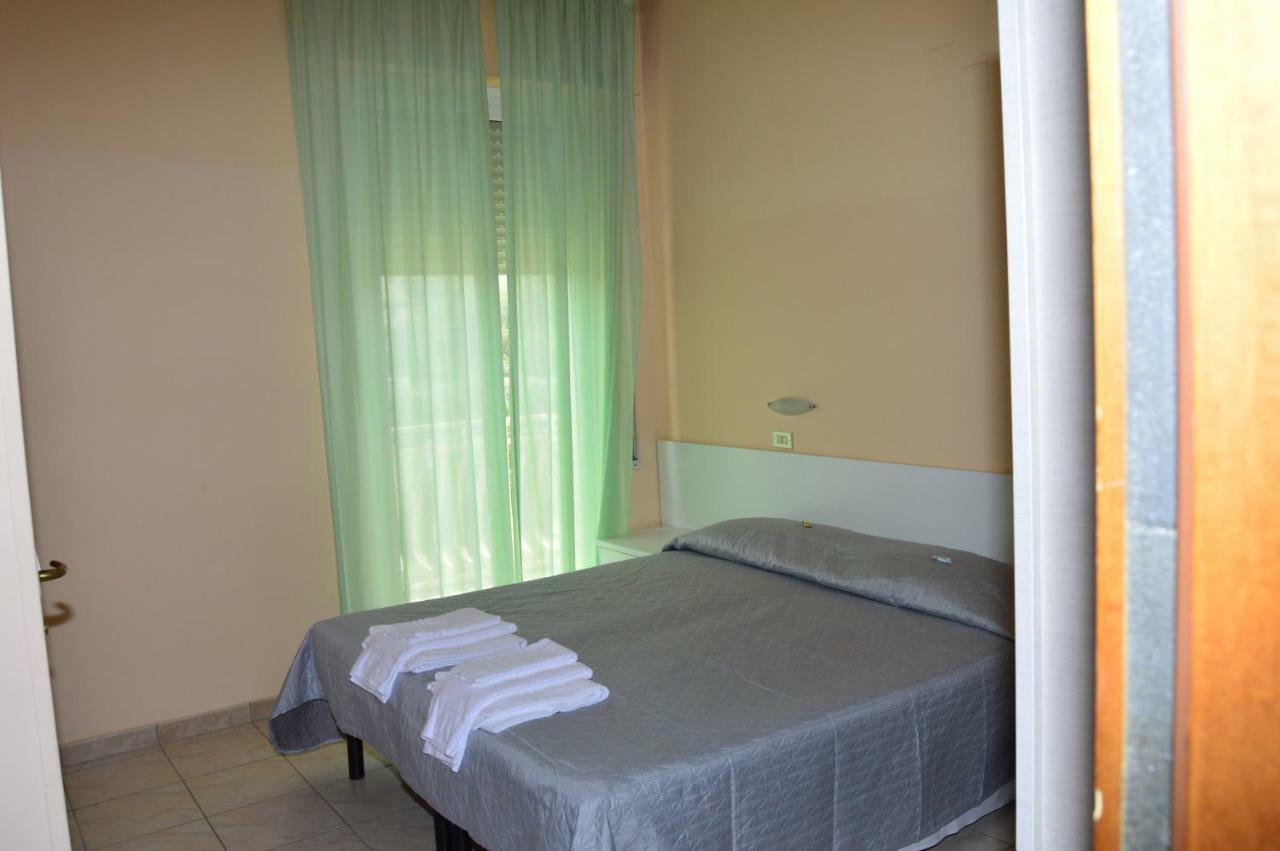 Hotel Perla Сенигалия Екстериор снимка