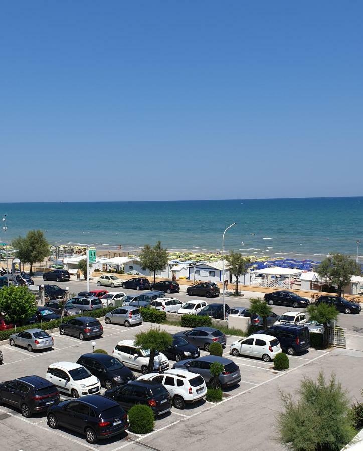 Hotel Perla Сенигалия Екстериор снимка